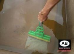 Limpeza de CX de Agua- resíduos de 6 meses de uso